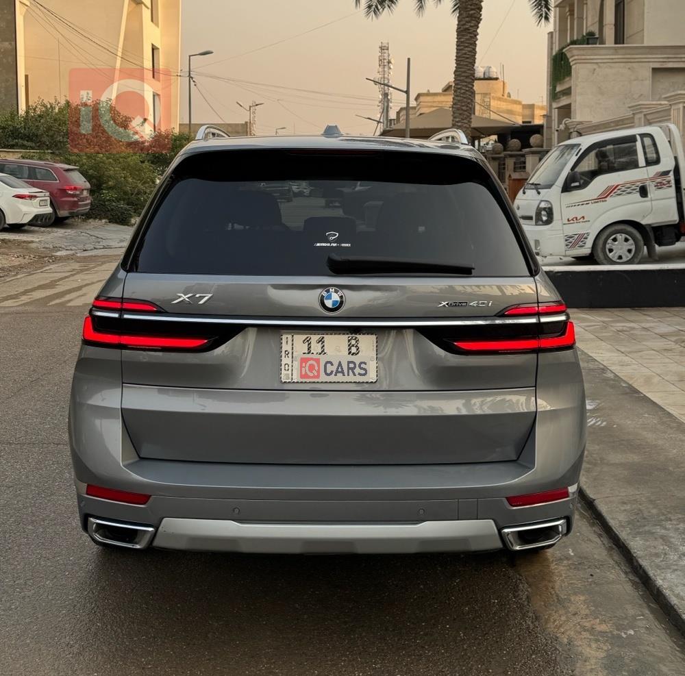 بی ئێم دەبڵیو X7